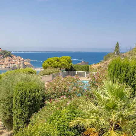 Vue De Carte Postale Et Piscine !