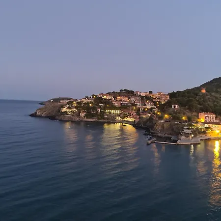 Vue De Carte Postale Et Piscine ! * Κολιούρ